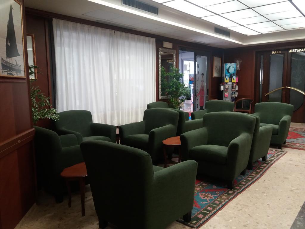 Hotel Al Ragno Чезенатіко Екстер'єр фото