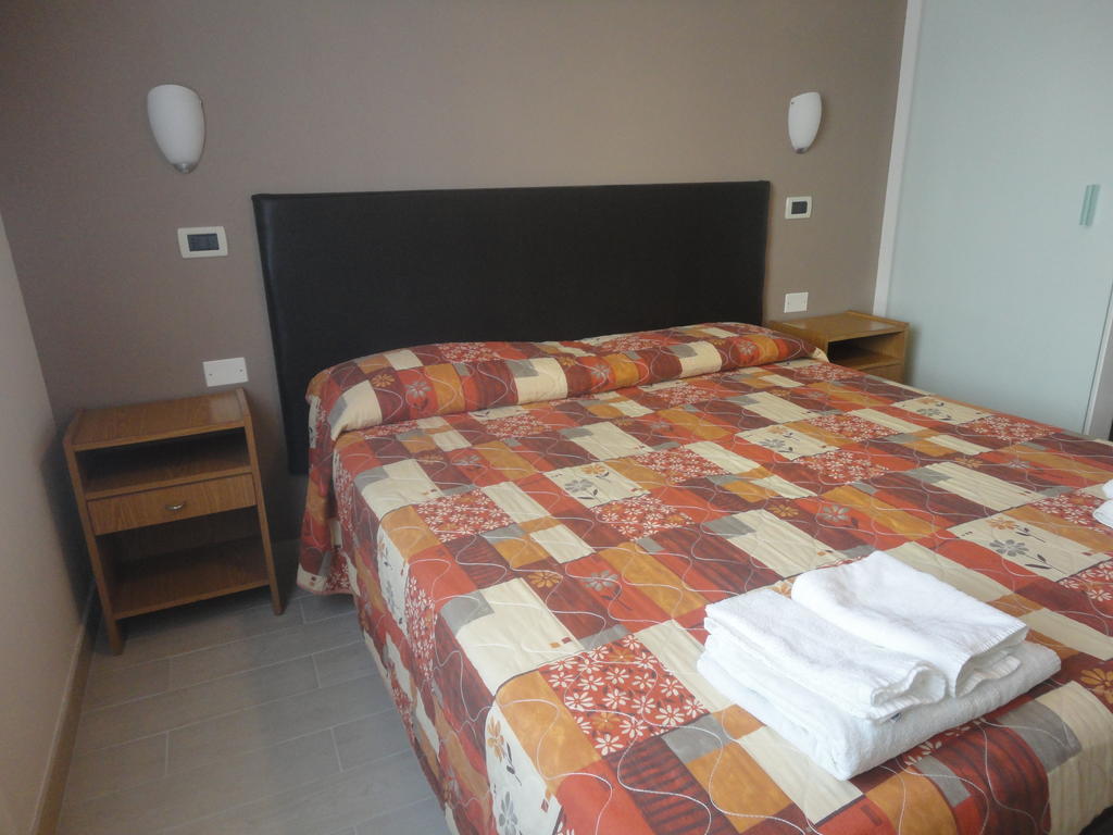 Hotel Al Ragno Чезенатіко Номер фото