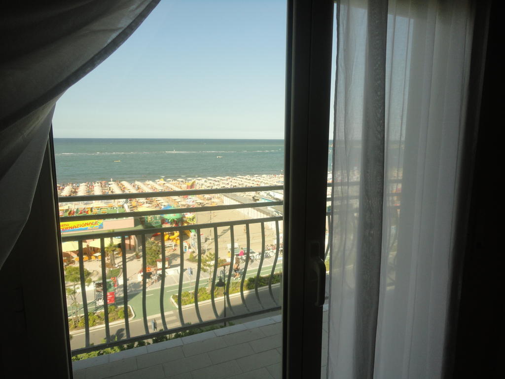Hotel Al Ragno Чезенатіко Номер фото
